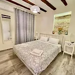 The Well Apartment Corfu (city)